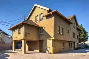 featured image of 2667 Menlo Avenue