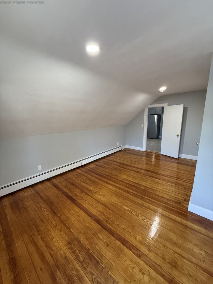 West St #27B - Photo 3 of 7