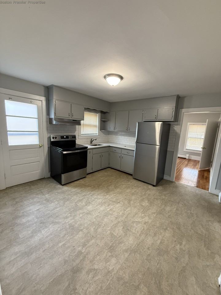 West St #27B - Photo 4 of 7