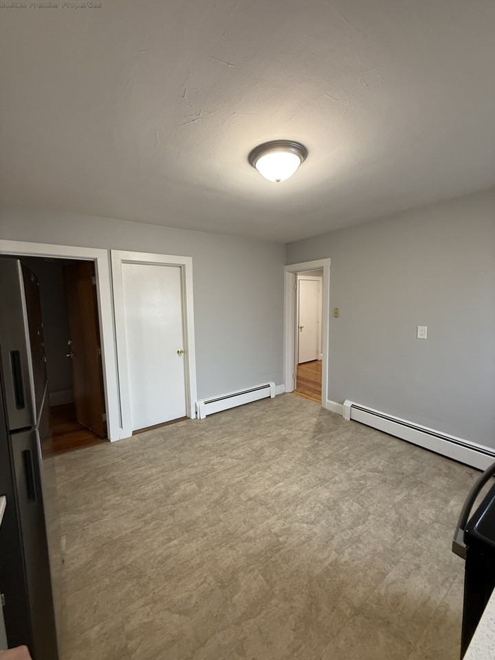 West St #27B - Photo 5 of 7