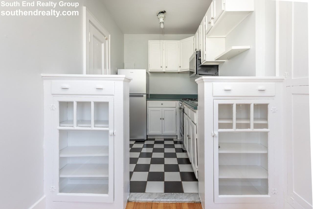 22 Concord Ave #10 - Photo 6 of 9