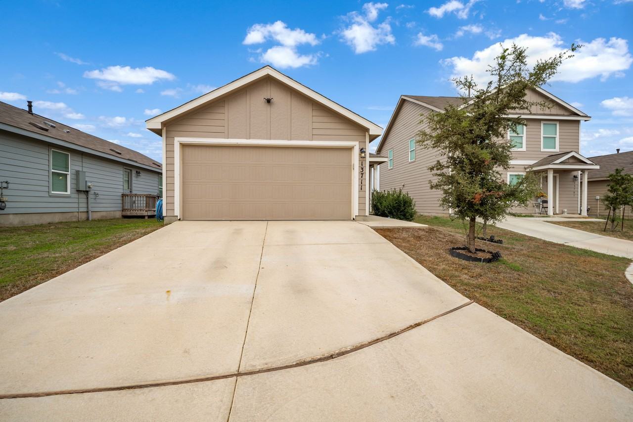13711 Haystack Rdg - Photo 2 of 25