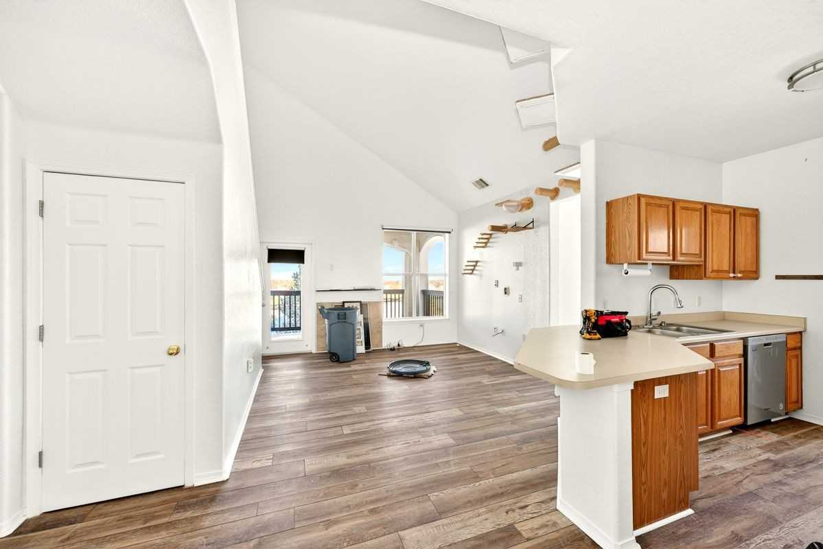 18929 E Warren Cir - Photo 6 of 50