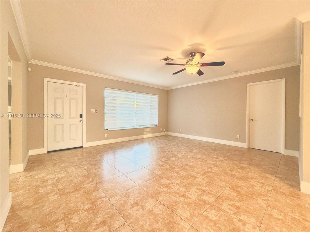 216 Southeast 5th Street - Photo 3 of 27