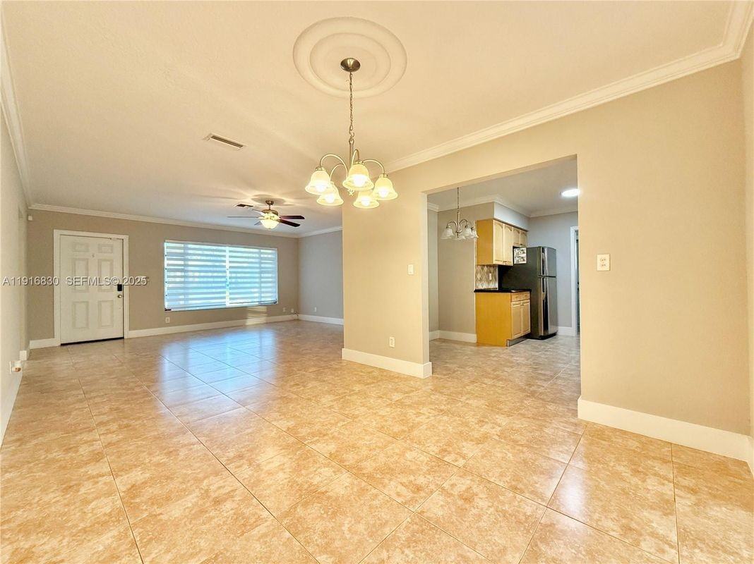 216 Southeast 5th Street - Photo 4 of 27