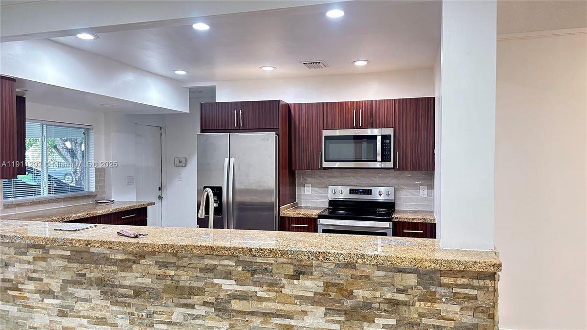 4460 Ne 13th Ter - Photo 3 of 16