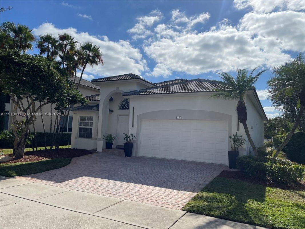 17048 Nw 19th St - Photo 2 of 17