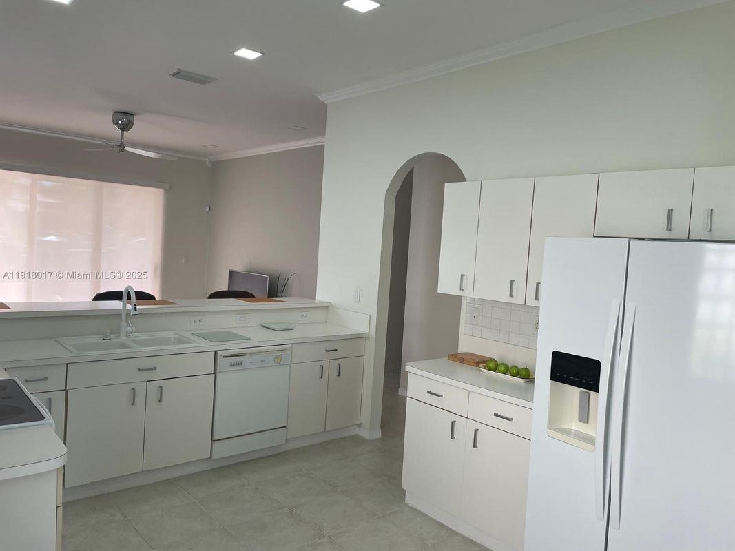 17048 Nw 19th St - Photo 5 of 17