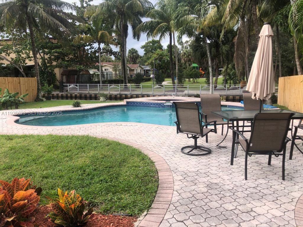 1773 Sw 28th Way - Photo 2 of 24