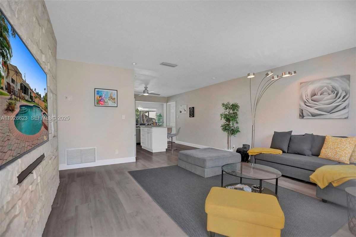 1773 Sw 28th Way - Photo 5 of 24