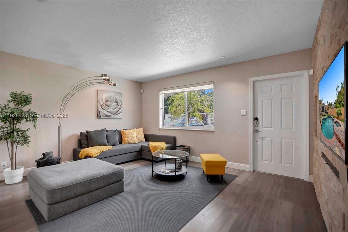 1773 Sw 28th Way - Photo 6 of 24