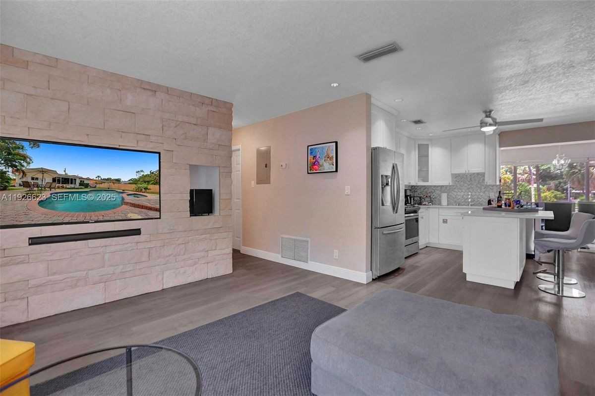 1773 Sw 28th Way - Photo 7 of 24