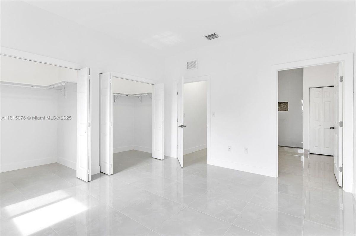 785 Southwest 7th Avenue - Photo 4 of 8