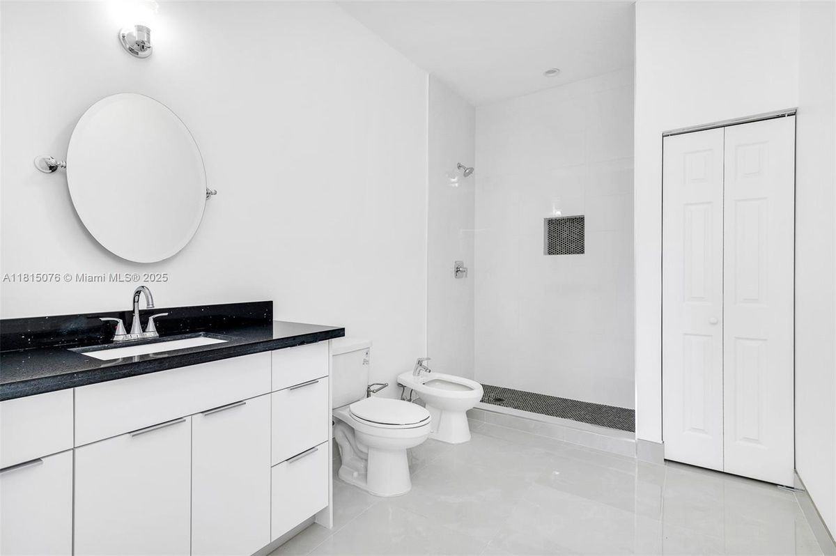 785 Southwest 7th Avenue - Photo 6 of 8