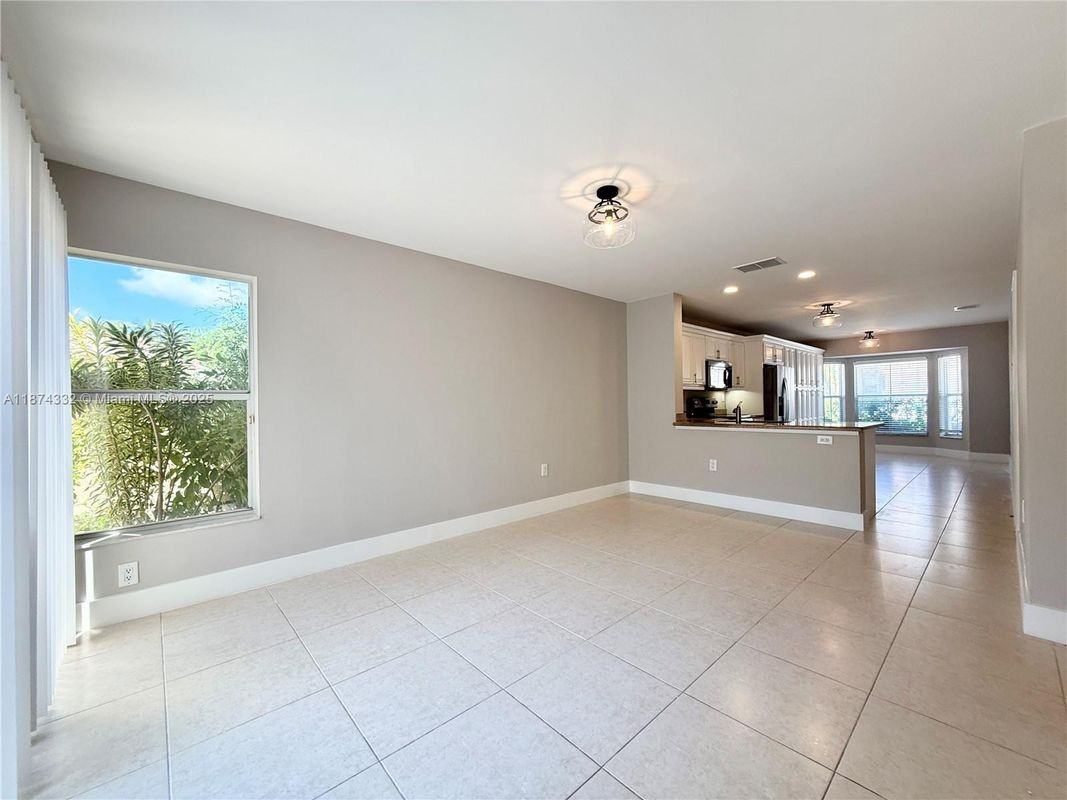 1140 Oysterwood St - Photo 3 of 10