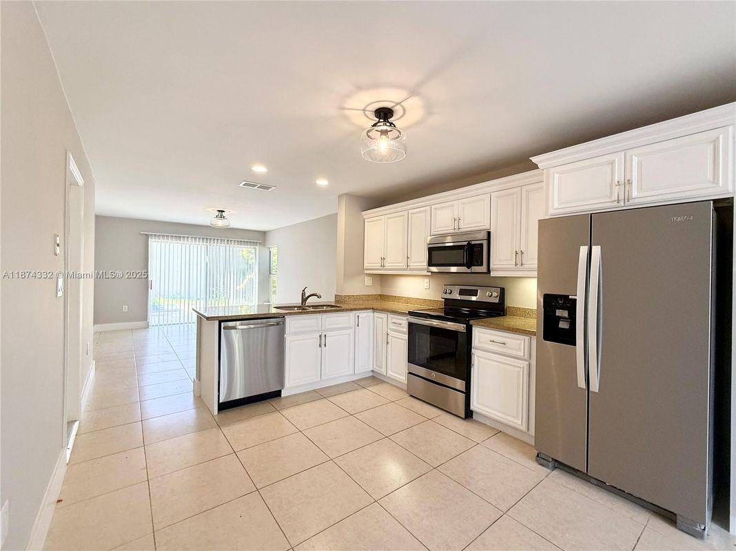 1140 Oysterwood St - Photo 6 of 10