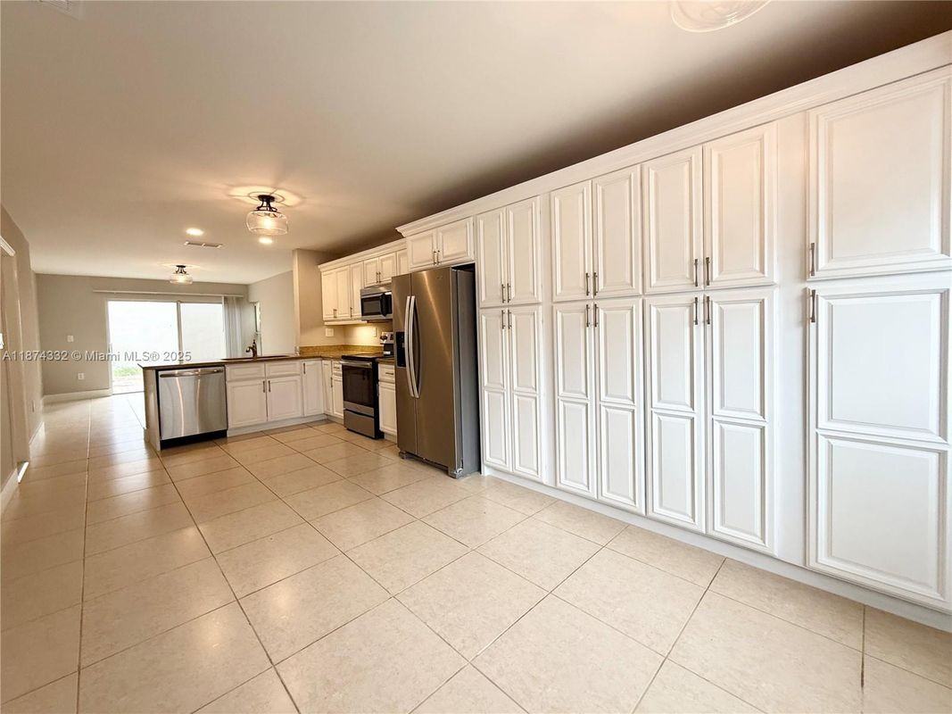 1140 Oysterwood St - Photo 7 of 10