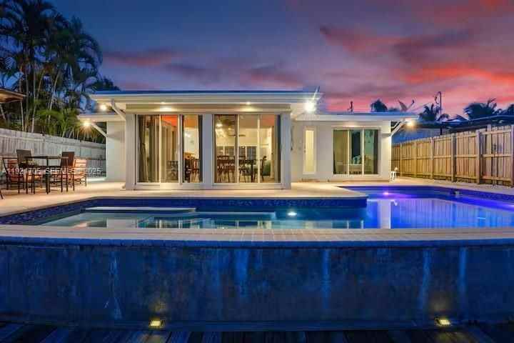 2525 Gulfstream Ln - Photo 2 of 10