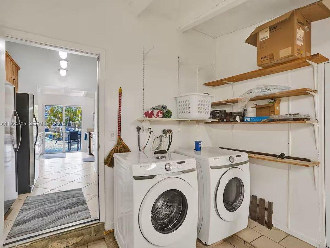 2525 Gulfstream Ln - Photo 6 of 10