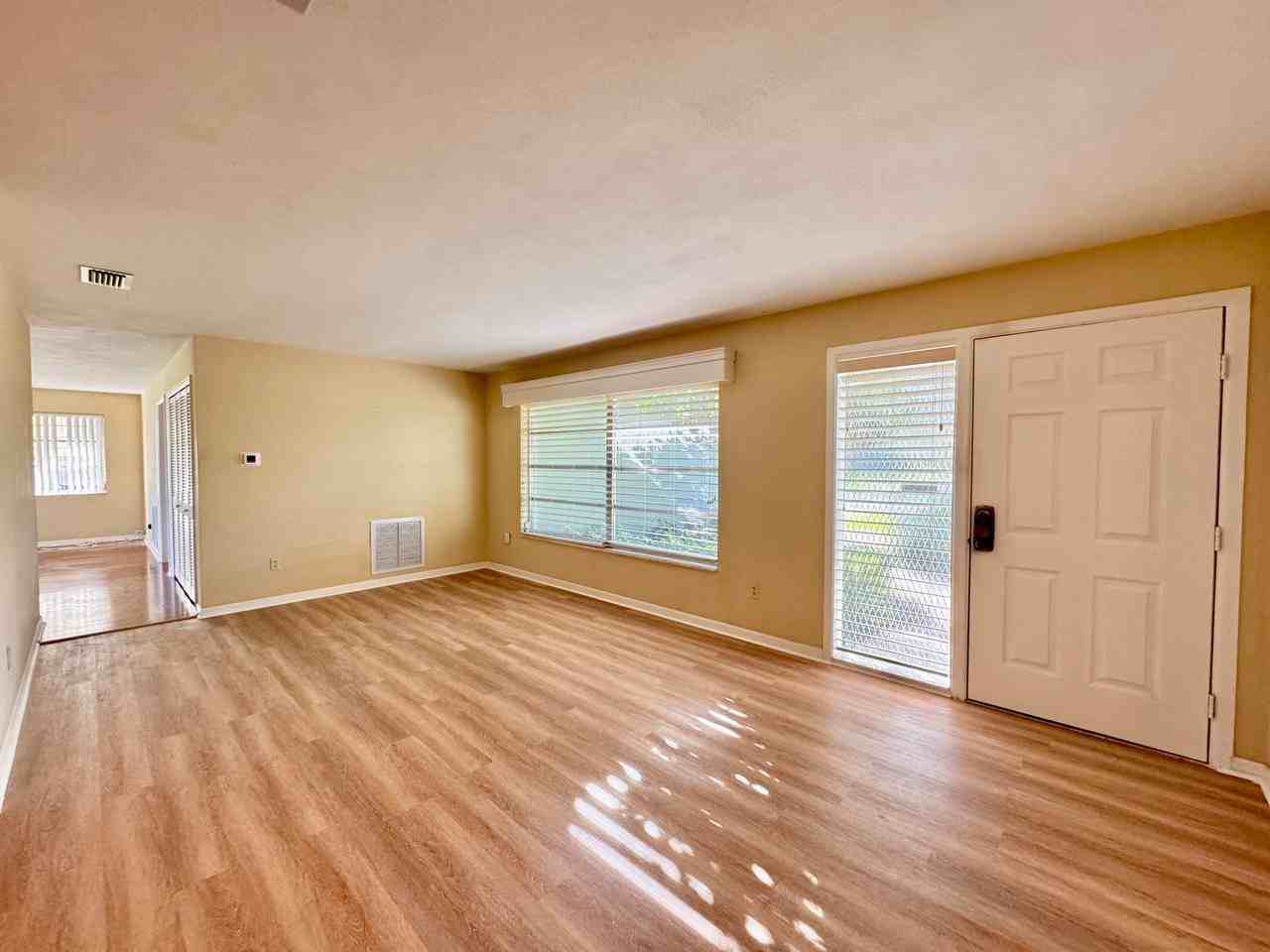 2060 Attache Ct - Photo 4 of 33