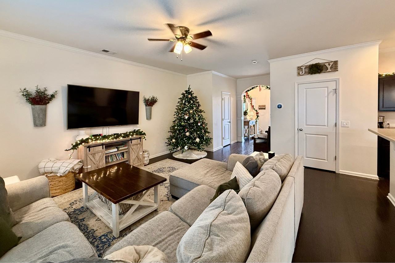 416 Gianna Lane - Photo 3 of 19