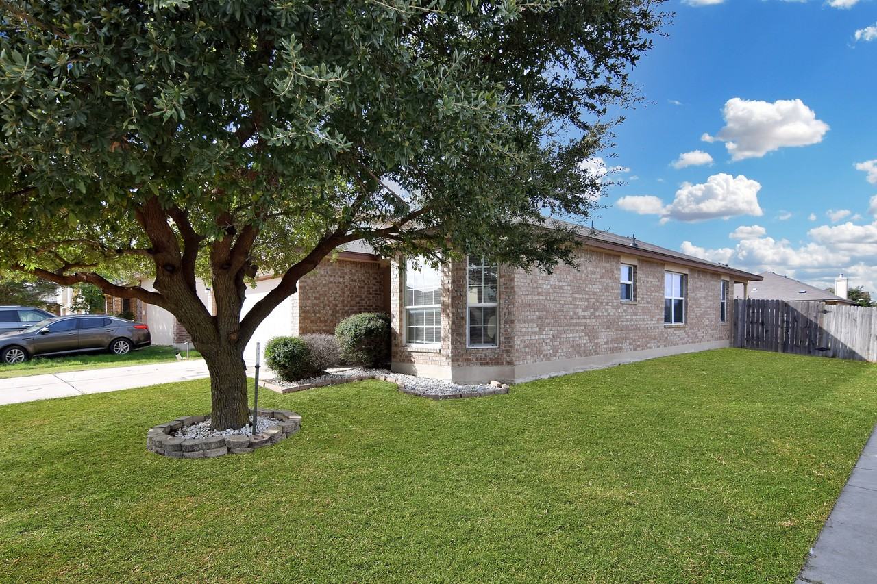 5101 Lions Gate Lane - Photo 2 of 20