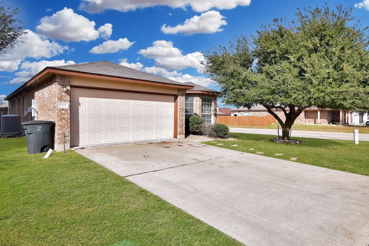 5101 Lions Gate Lane - Photo 3 of 20