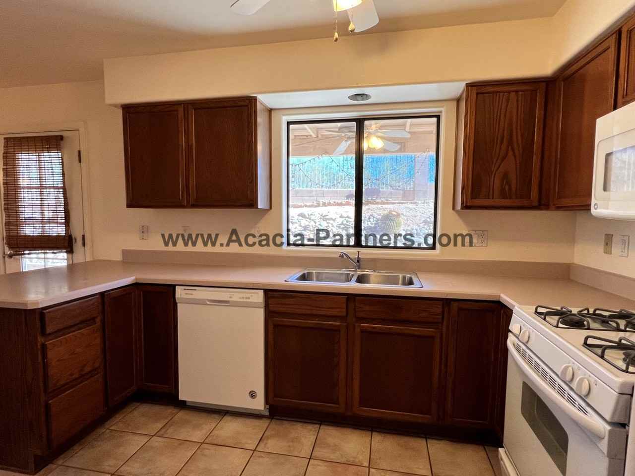 116 N Nightfall Ave - Photo 7 of 23