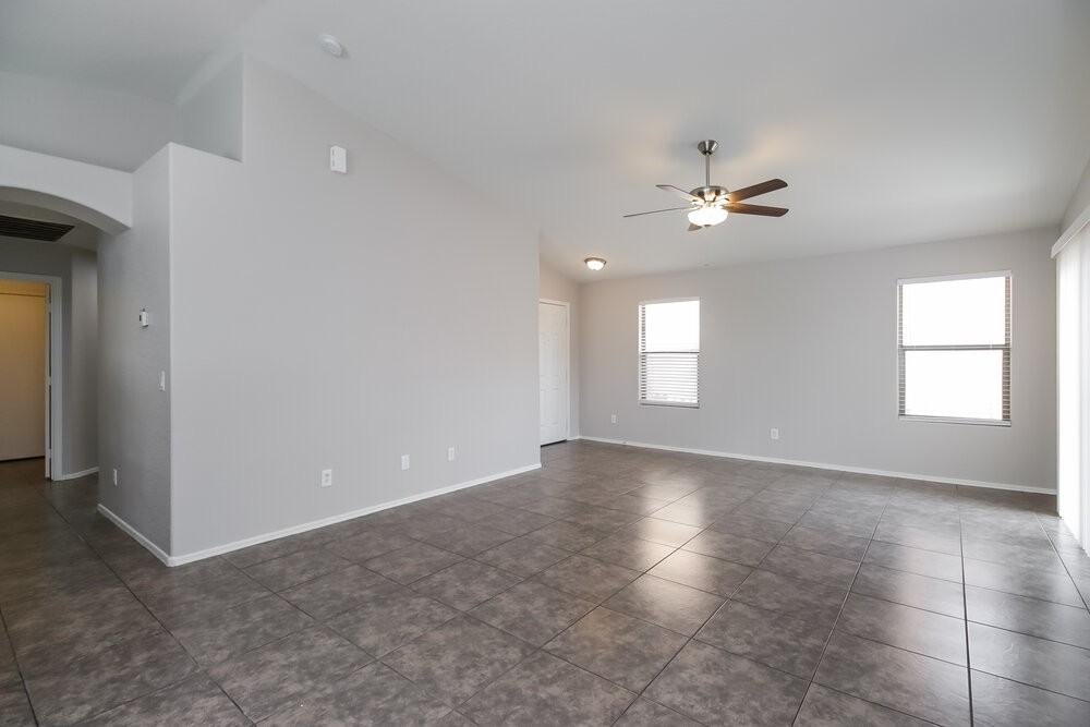 5727 S 17th Ave - Photo 5 of 16