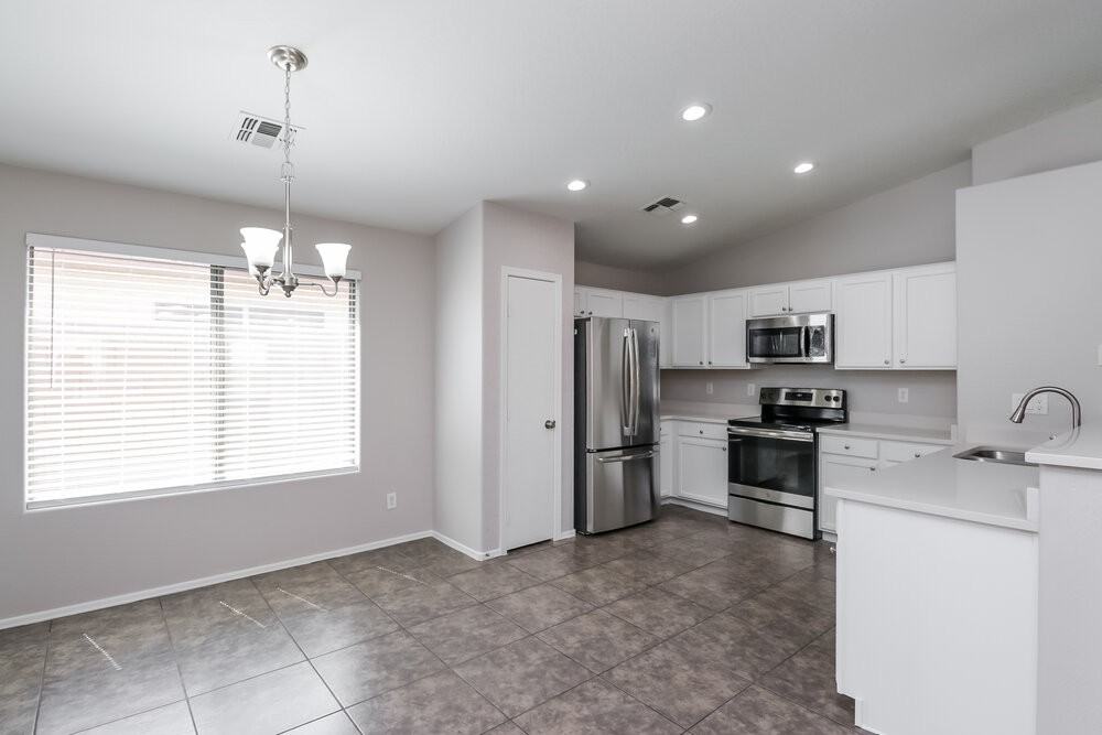 5727 S 17th Ave - Photo 6 of 16