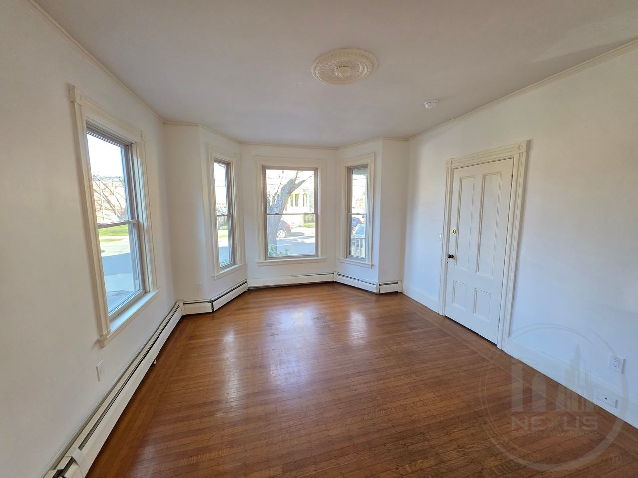 206 Adelaide Ave - Photo 2 of 11