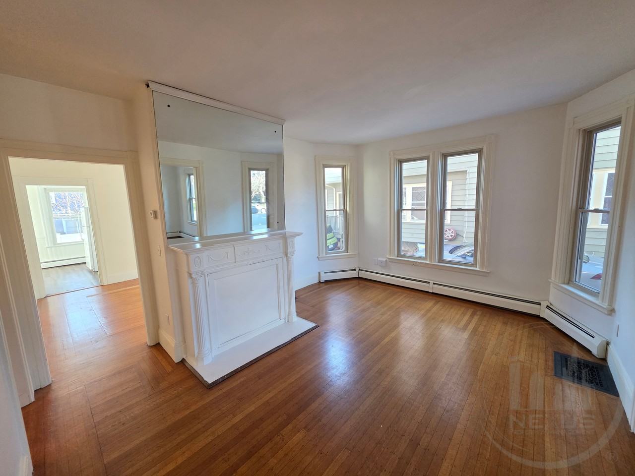 206 Adelaide Ave - Photo 3 of 11