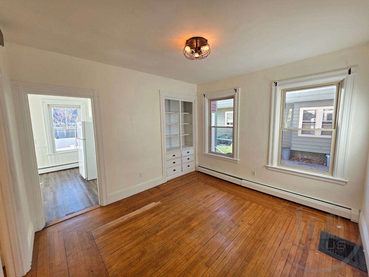 206 Adelaide Ave - Photo 4 of 11