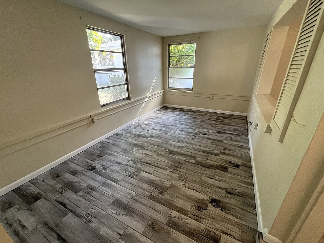 1935 Edgewater Dr - Photo 6 of 15