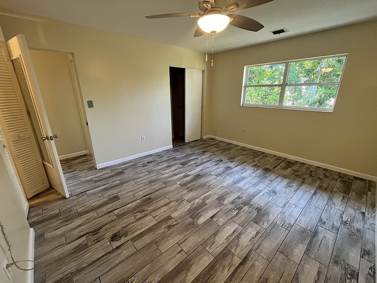 1935 Edgewater Dr - Photo 7 of 15