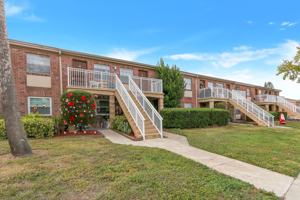featured image of 452 Banyon Tree Cir #202