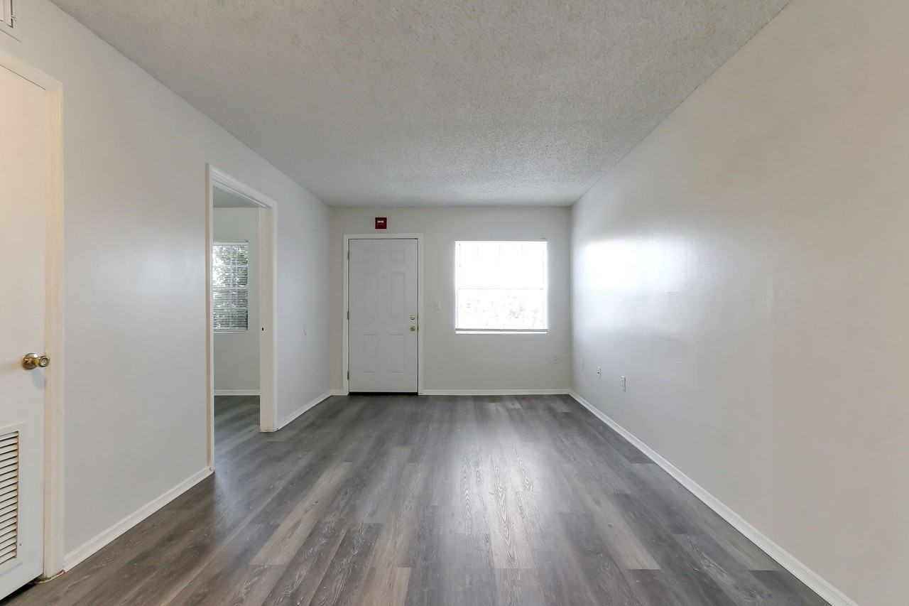 452 Banyon Tree Cir #202 - Photo 5 of 15