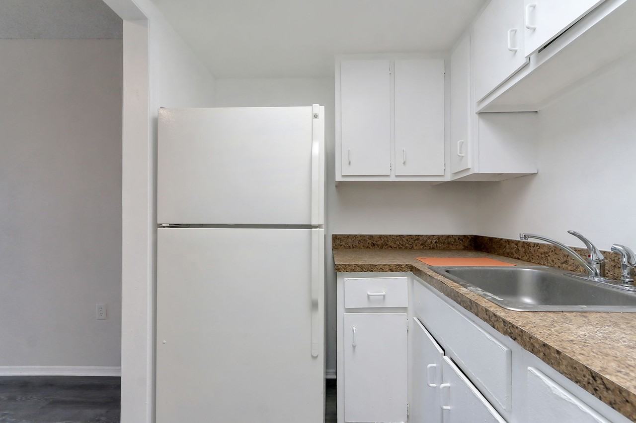 452 Banyon Tree Cir #202 - Photo 7 of 15