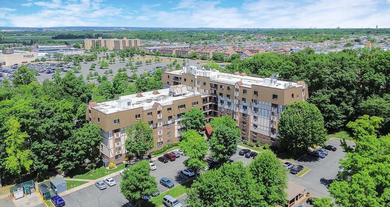 2 Elmwood Park Drive #610 - Photo 3 of 20