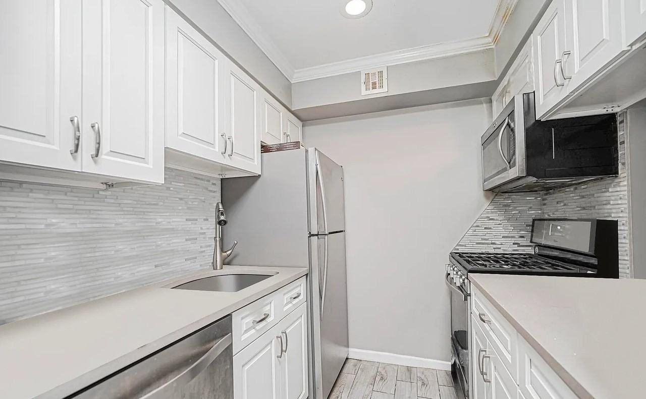 2 Elmwood Park Drive #610 - Photo 7 of 20