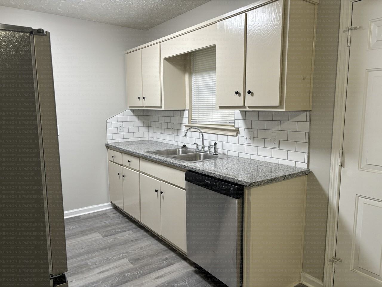 1538 43rd Street #B - Photo 3 of 9