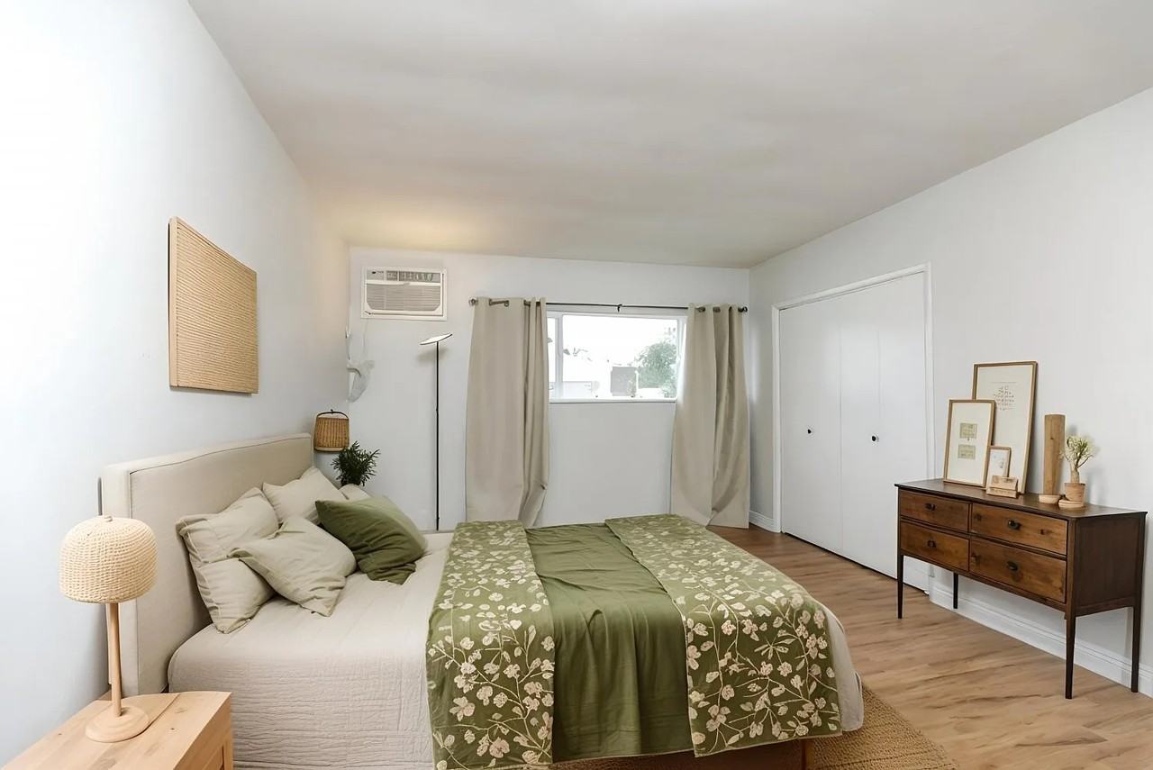 1818 Kelton Ave - Photo 4 of 6