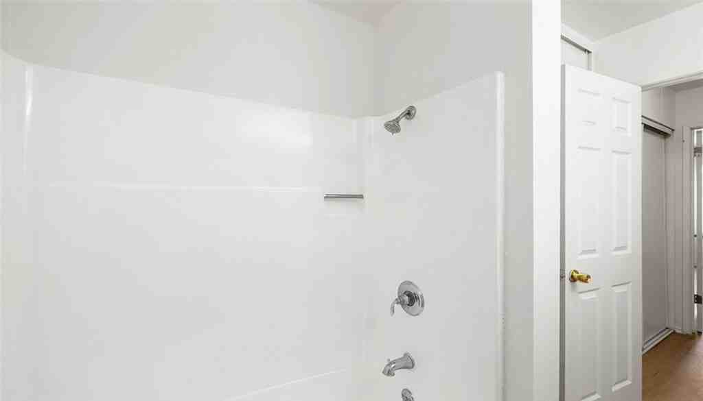 700 W 3Rd St - Photo 3 of 7