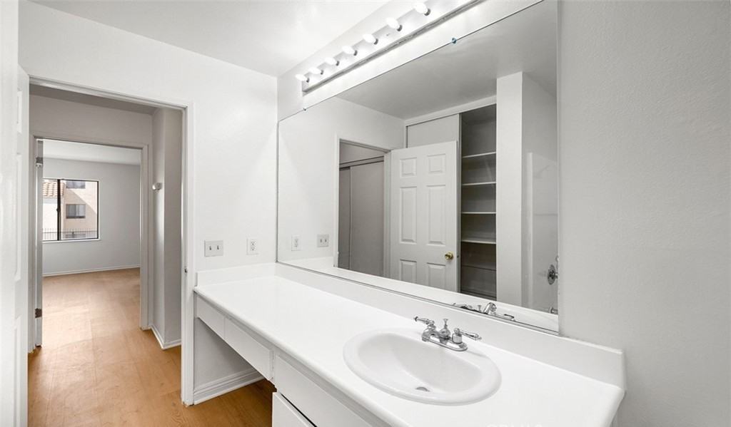 700 W 3Rd St - Photo 5 of 7