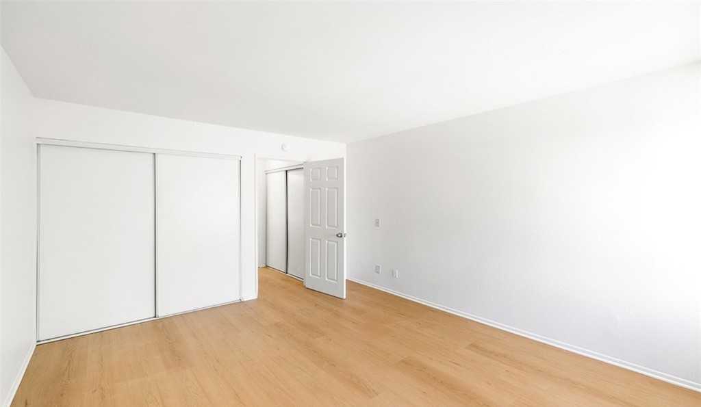 700 W 3Rd St - Photo 6 of 7