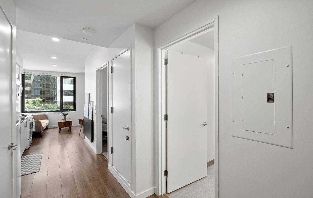 285 Main St - Photo 3 of 6