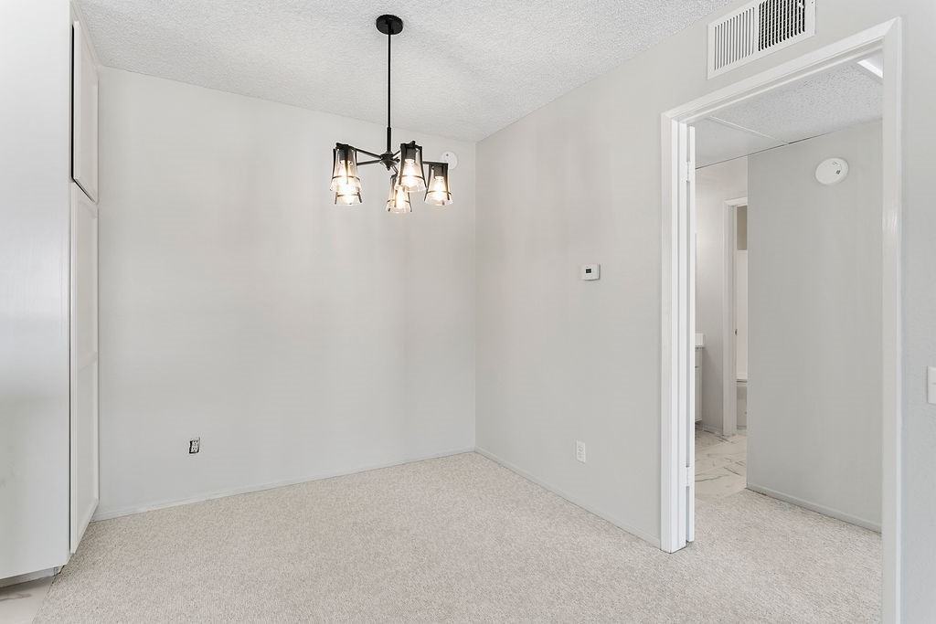 2827 S Fairview St - Photo 4 of 8