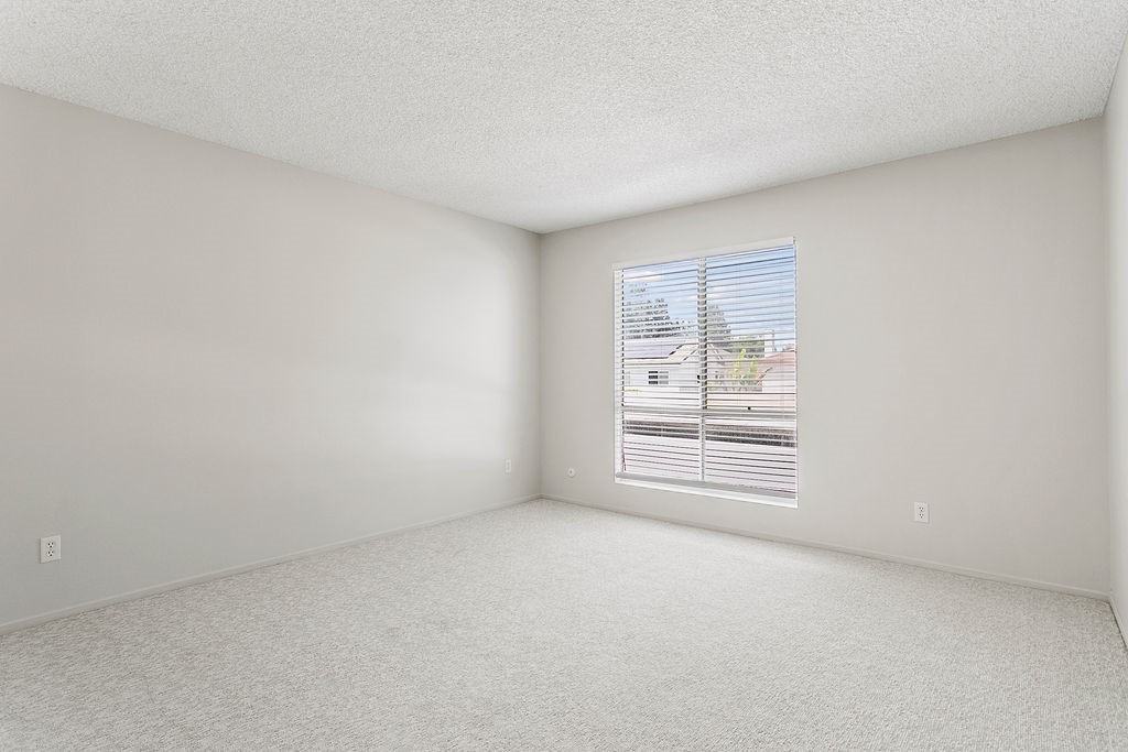 2827 S Fairview St - Photo 5 of 8