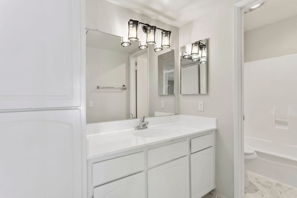 2827 S Fairview St - Photo 7 of 8