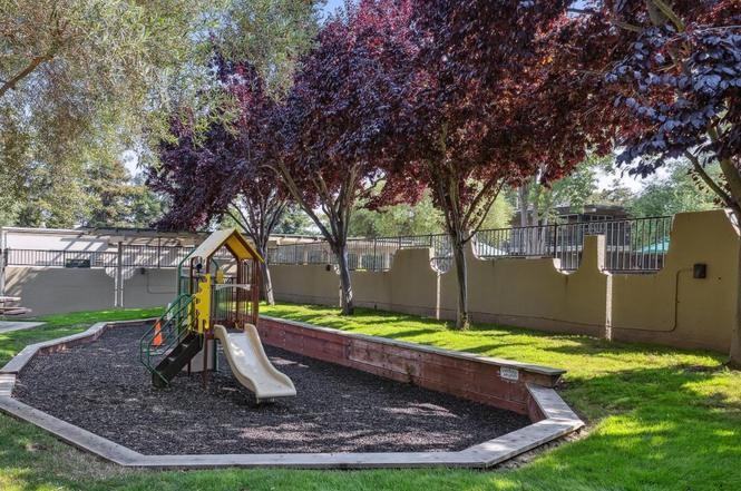 847 N Humboldt St - Photo 3 of 7